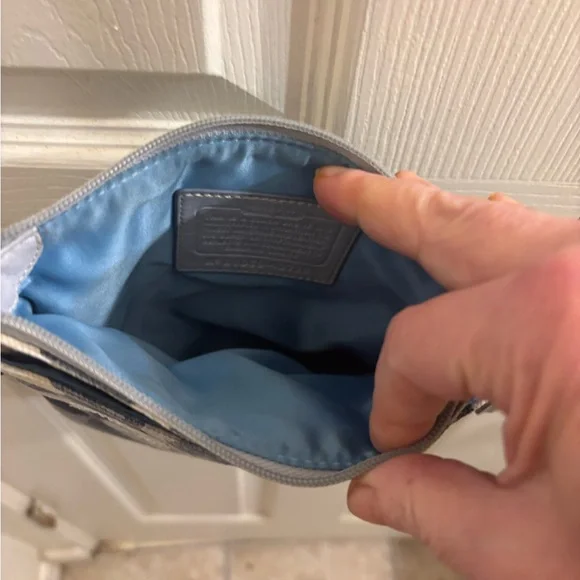 COPY - Coach Elegant Gray Patterned Crossbody Bag - Picture 6 of 8